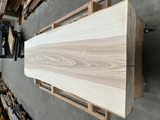 PLATEAU MASSIF EN FRENE