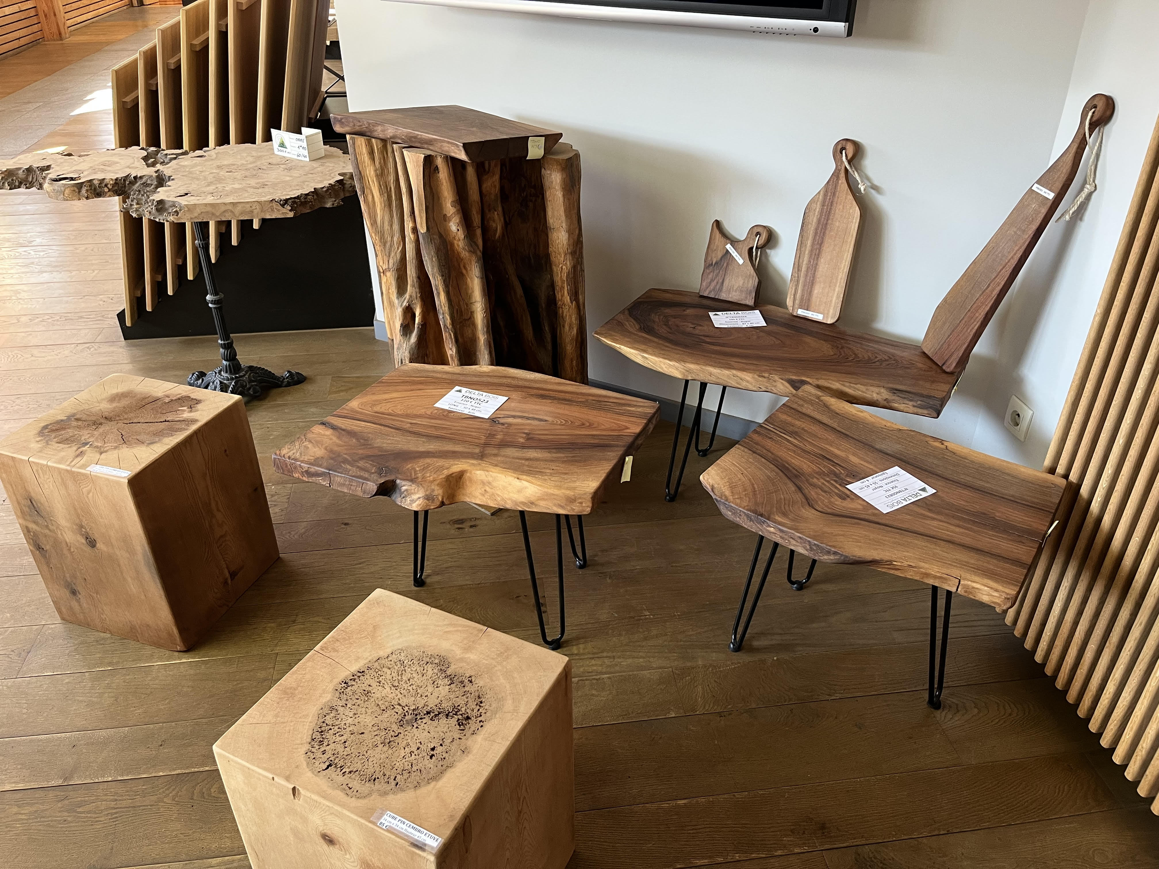 DECORATIONS EN BOIS MASSIF 